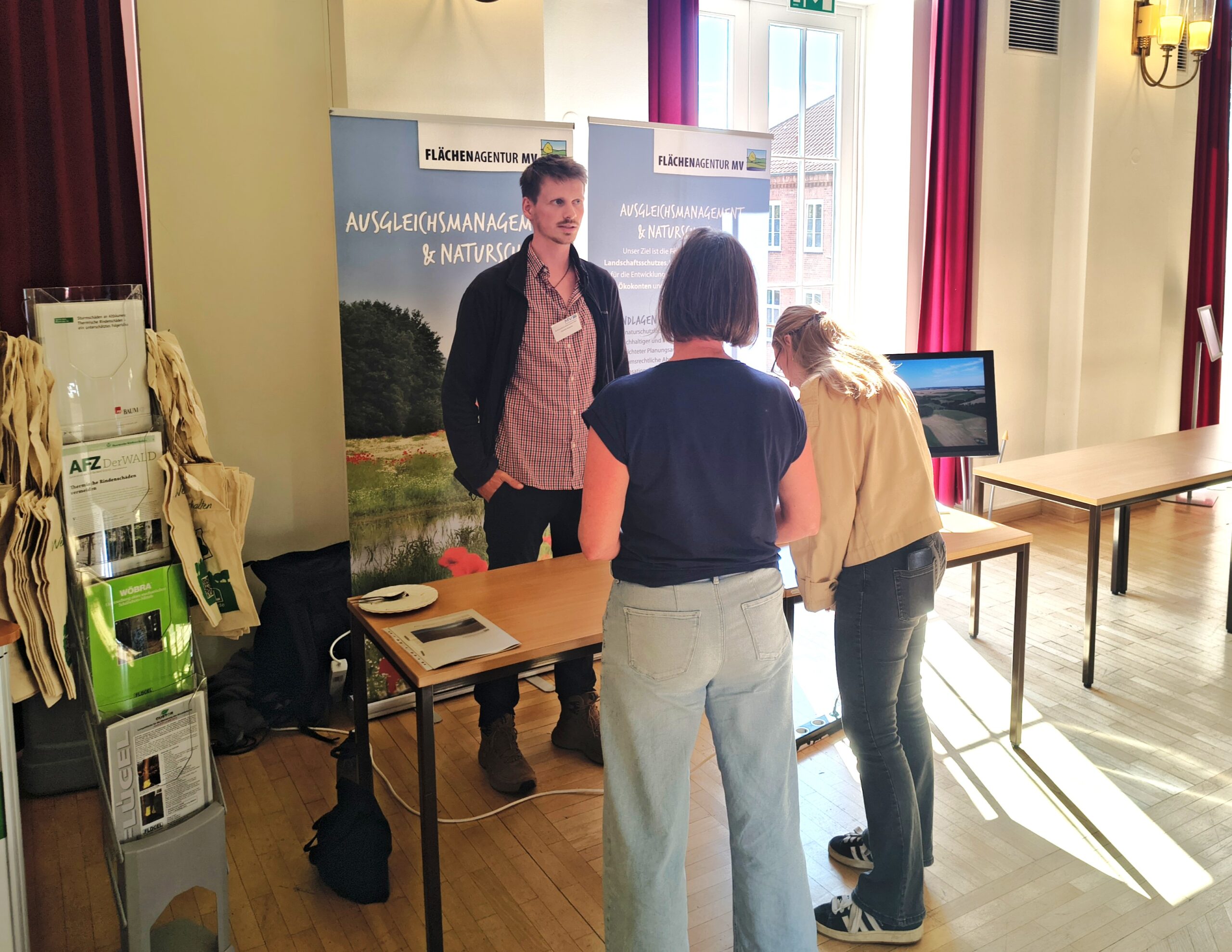 Mit Infostand auf Biodiversitätssymposium der Straßenbauverwaltung